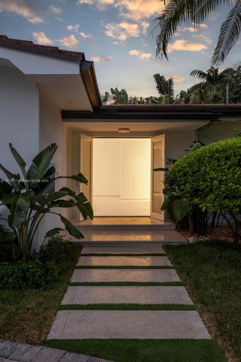 En Venta: $3,425,000 (4 camas, 3 baños, 2607 Pies cuadrados)