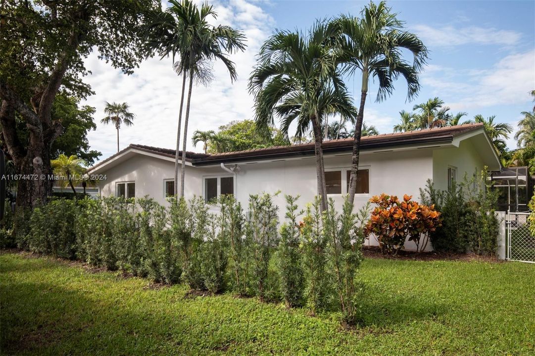 En Venta: $3,425,000 (4 camas, 3 baños, 2607 Pies cuadrados)