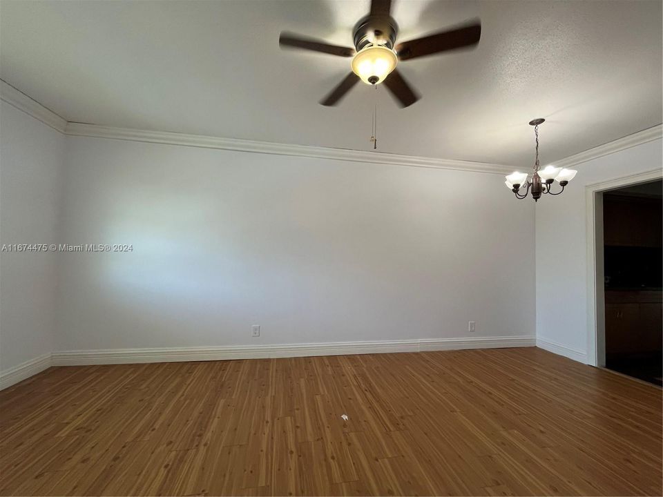 For Rent: $1,600 (1 beds, 1 baths, 640 Square Feet)