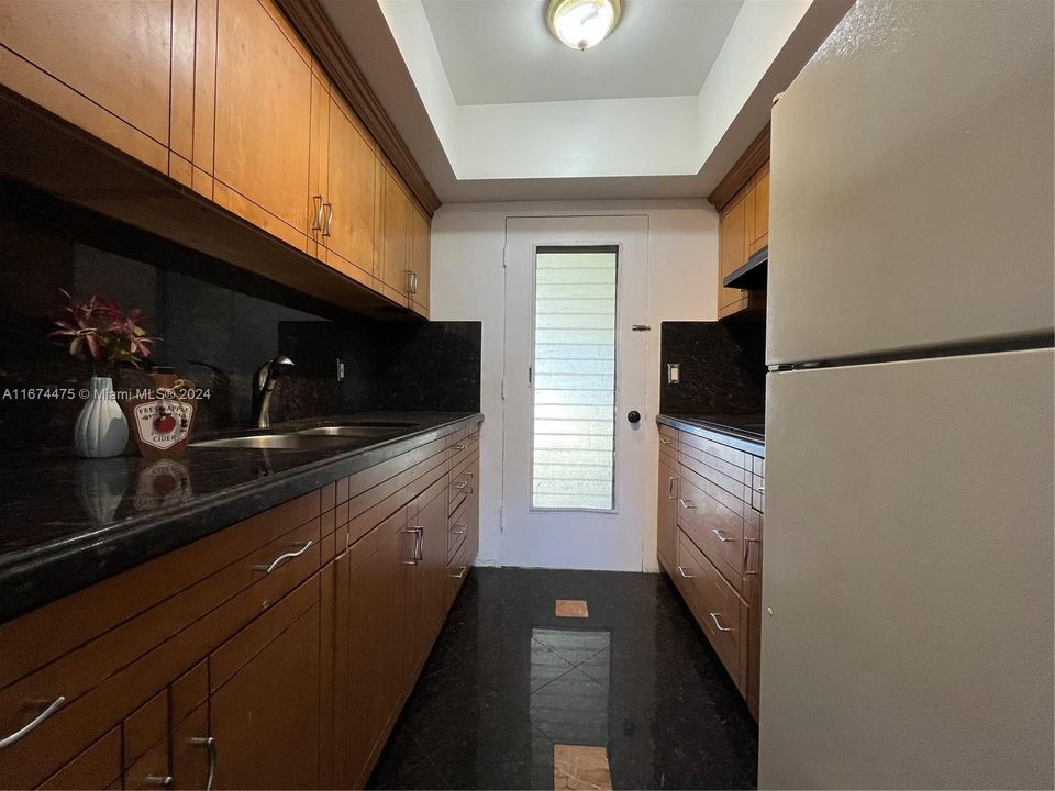 For Rent: $1,600 (1 beds, 1 baths, 640 Square Feet)