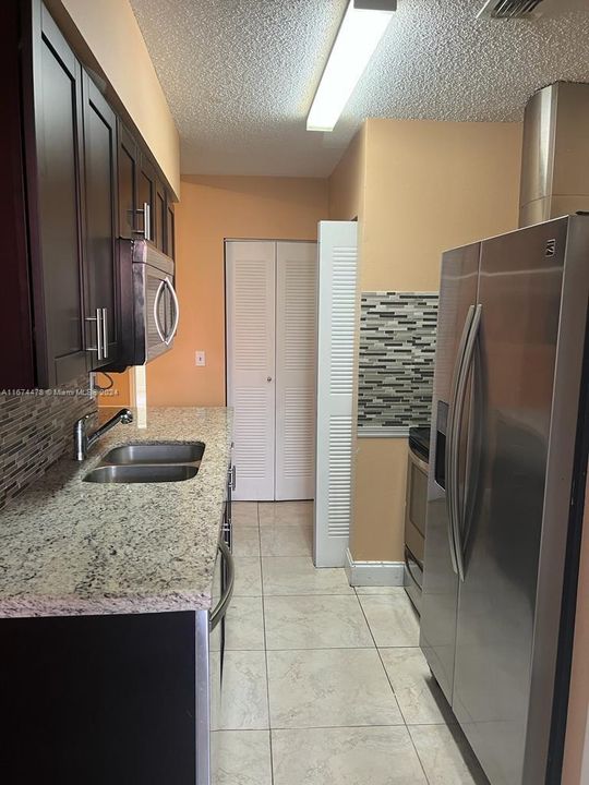 For Rent: $2,300 (2 beds, 2 baths, 1100 Square Feet)