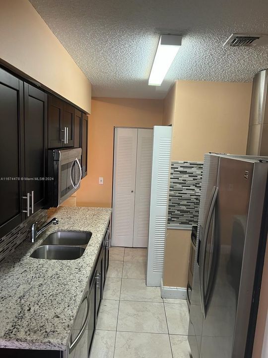 For Rent: $2,300 (2 beds, 2 baths, 1100 Square Feet)