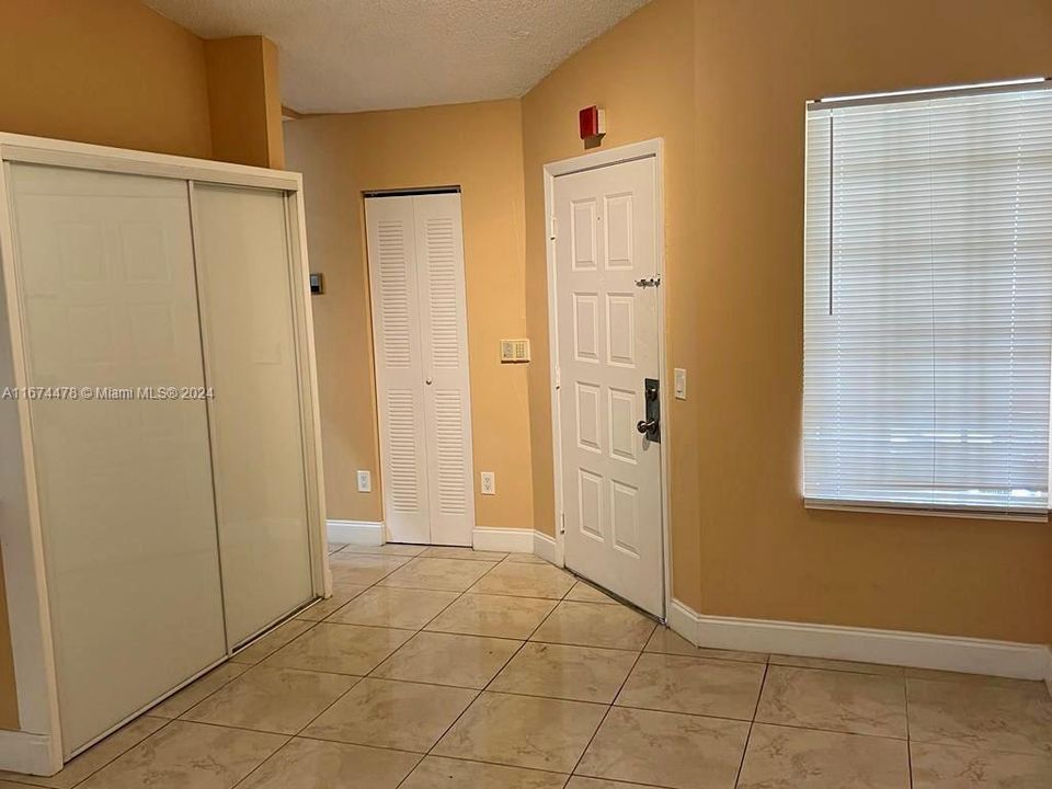 For Rent: $2,300 (2 beds, 2 baths, 1100 Square Feet)