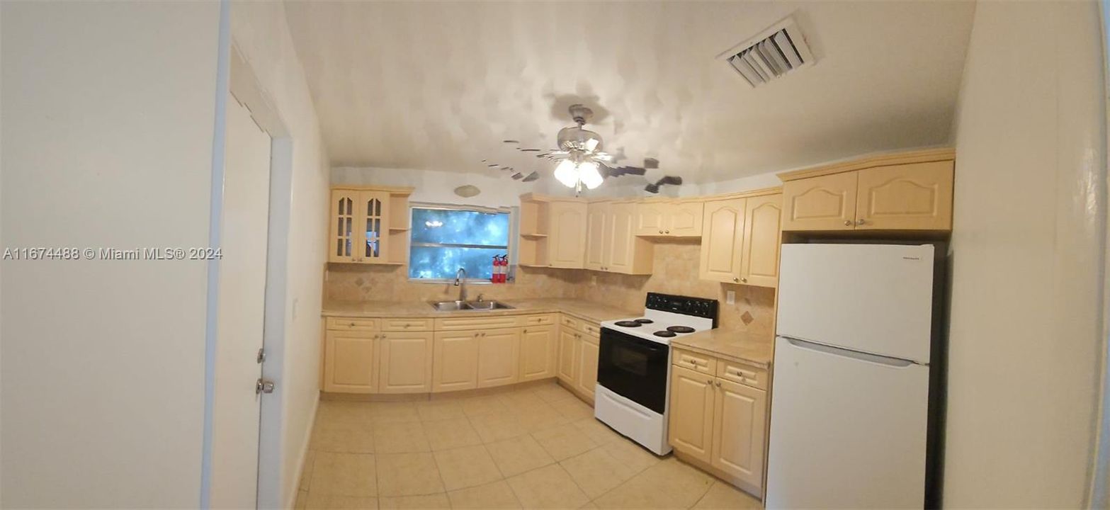 For Rent: $5,000 (2 beds, 2 baths, 1228 Square Feet)