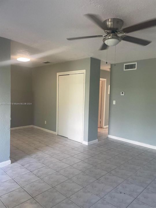 For Rent: $1,800 (2 beds, 1 baths, 850 Square Feet)