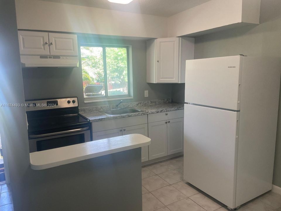 For Rent: $1,800 (2 beds, 1 baths, 850 Square Feet)