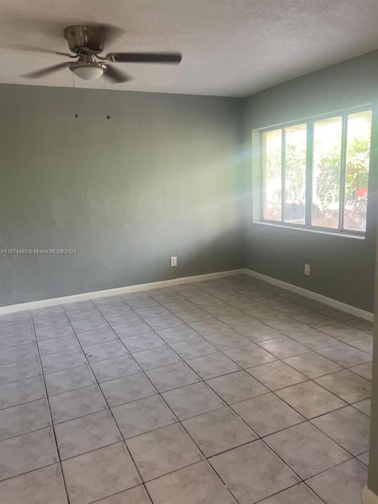 For Rent: $1,800 (2 beds, 1 baths, 850 Square Feet)