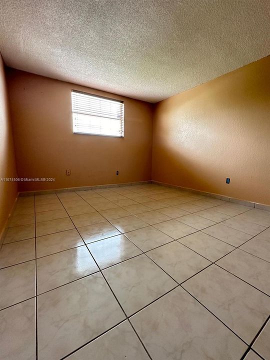 For Rent: $2,000 (2 beds, 1 baths, 770 Square Feet)