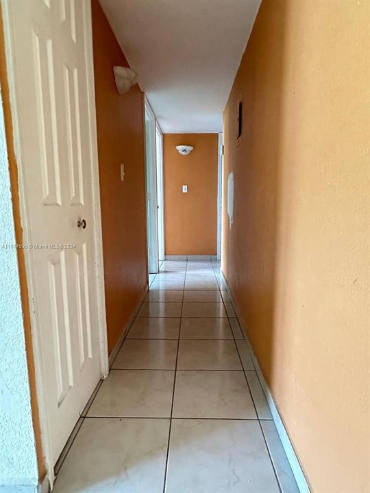 For Rent: $2,000 (2 beds, 1 baths, 770 Square Feet)