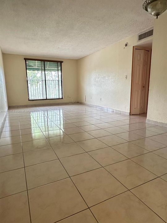 For Rent: $2,000 (2 beds, 1 baths, 770 Square Feet)