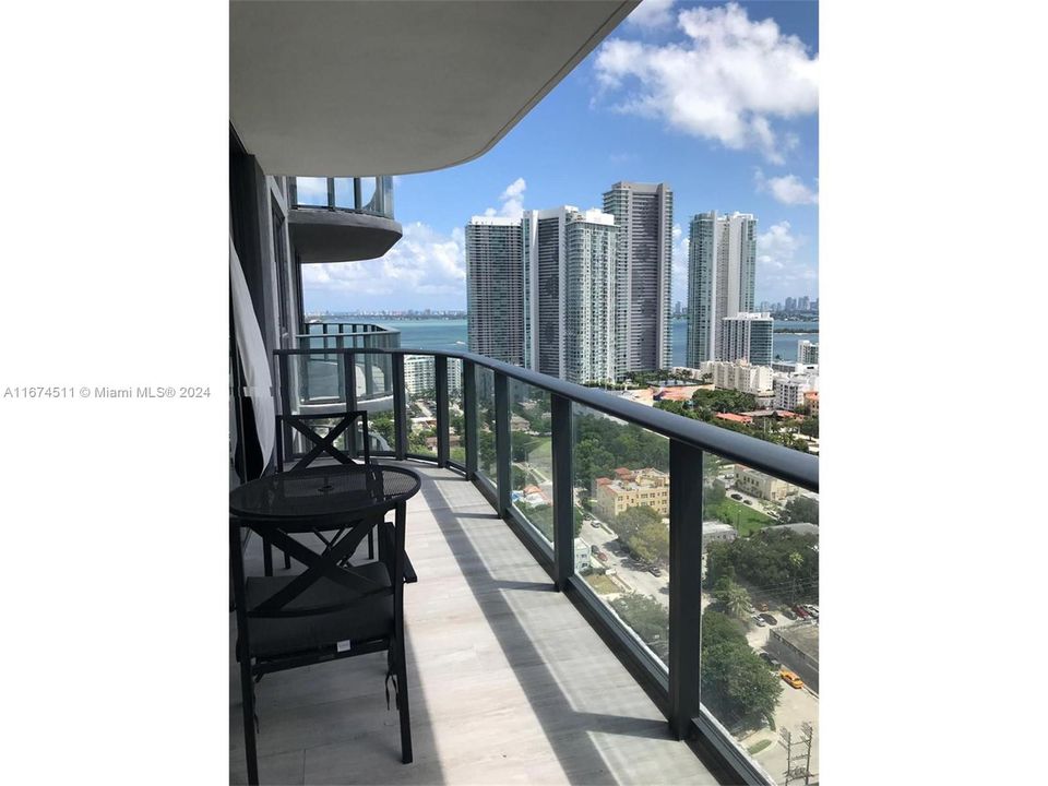 Active With Contract: $3,500 (1 beds, 1 baths, 673 Square Feet)