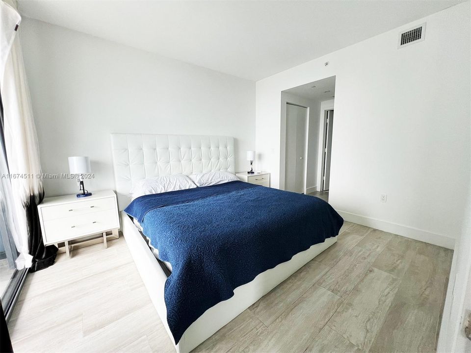 Active With Contract: $3,500 (1 beds, 1 baths, 673 Square Feet)