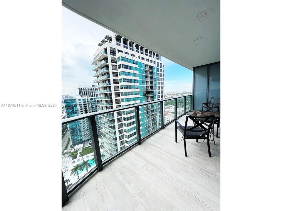 Active With Contract: $3,500 (1 beds, 1 baths, 673 Square Feet)