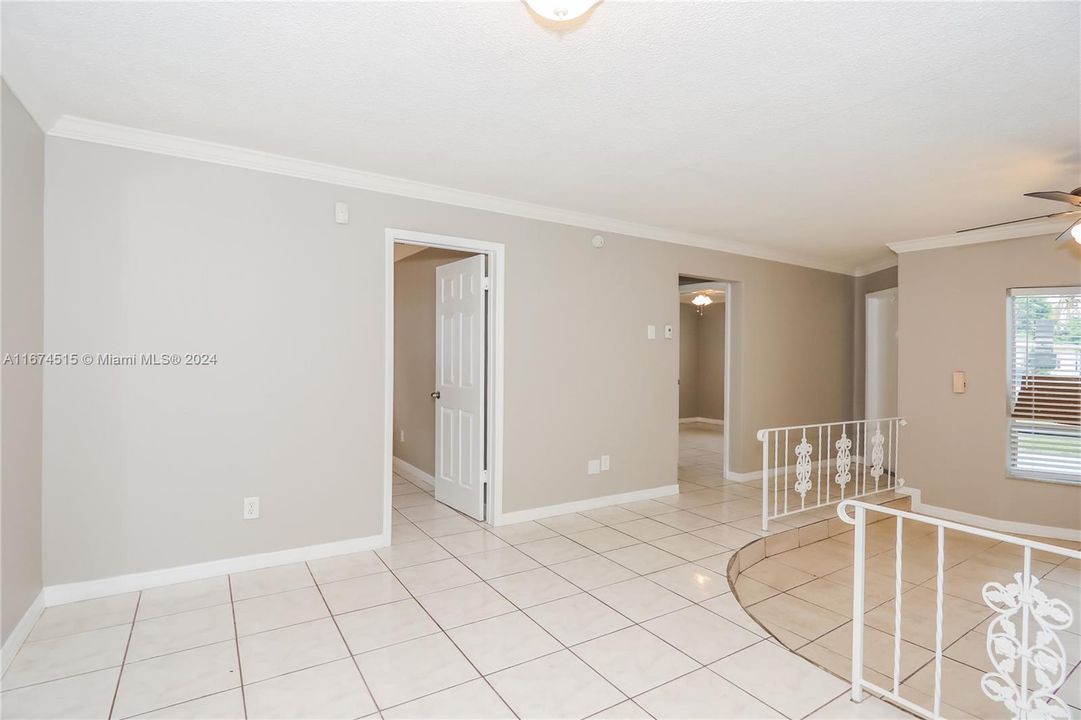 For Rent: $2,995 (3 beds, 2 baths, 1566 Square Feet)