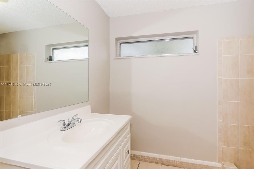 For Rent: $2,995 (3 beds, 2 baths, 1566 Square Feet)