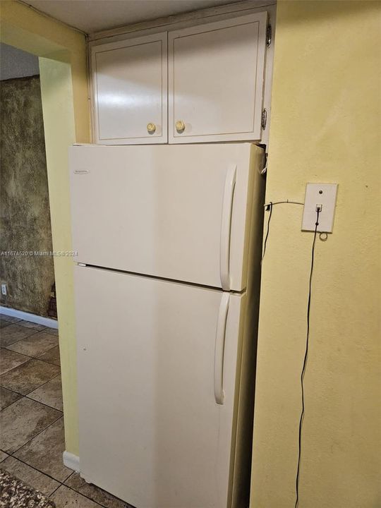 For Sale: $1,500 (1 beds, 1 baths, 676 Square Feet)