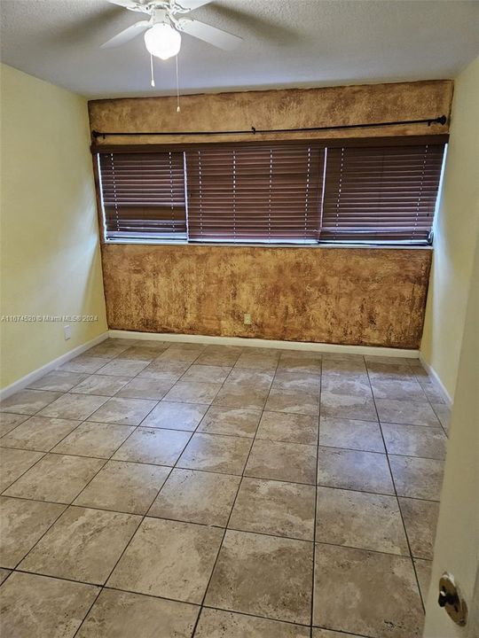 For Sale: $1,500 (1 beds, 1 baths, 676 Square Feet)