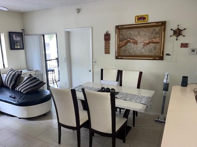 En Venta: $225,900 (2 camas, 2 baños, 858 Pies cuadrados)