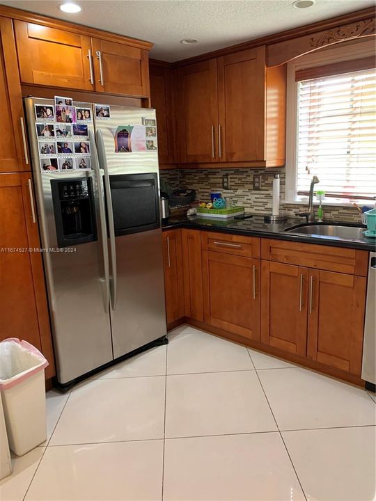 For Rent: $2,300 (2 beds, 2 baths, 1140 Square Feet)