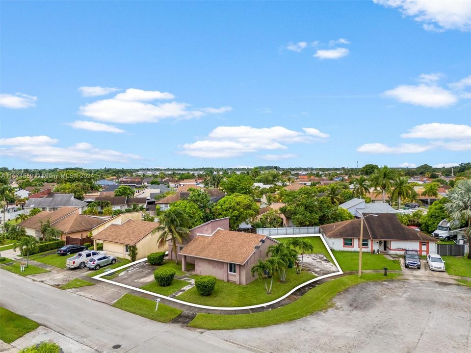 Active With Contract: $525,000 (3 beds, 2 baths, 1483 Square Feet)