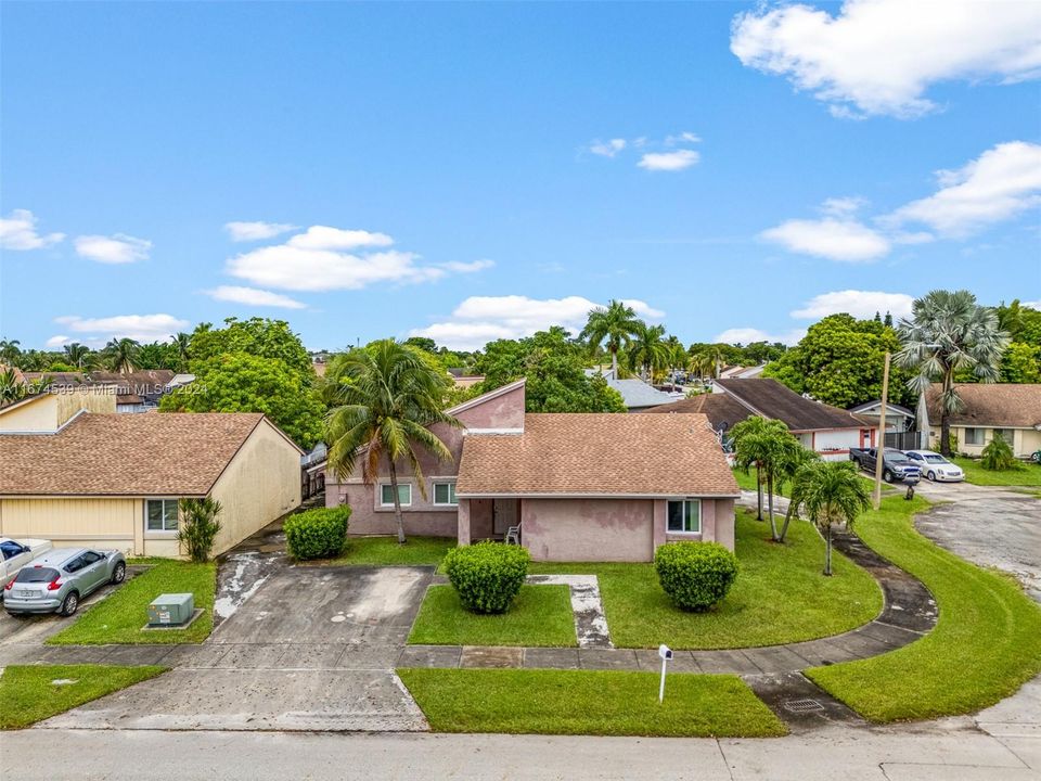 Active With Contract: $525,000 (3 beds, 2 baths, 1483 Square Feet)