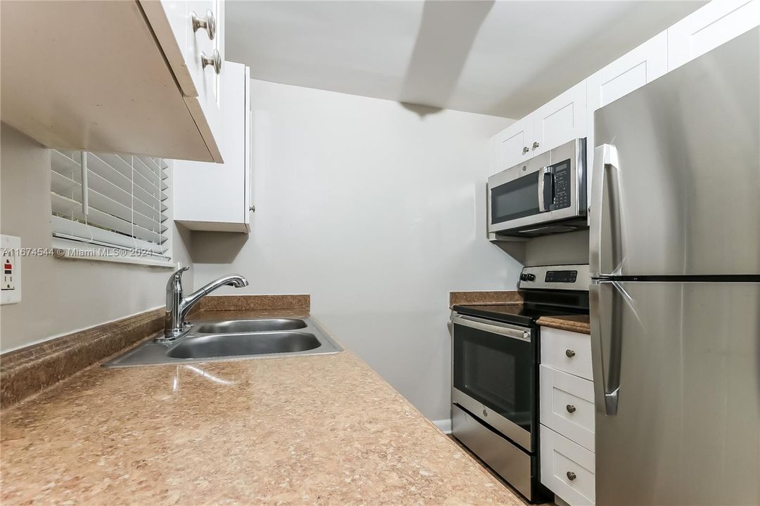 For Rent: $2,746 (3 beds, 2 baths, 966 Square Feet)