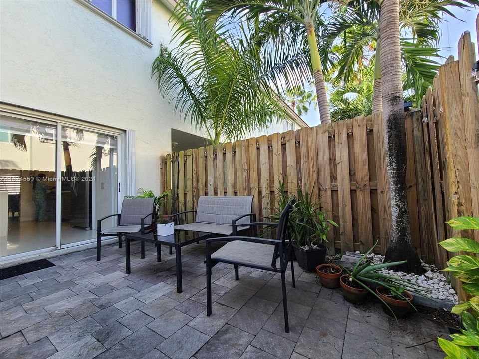 Active With Contract: $3,900 (3 beds, 2 baths, 1743 Square Feet)