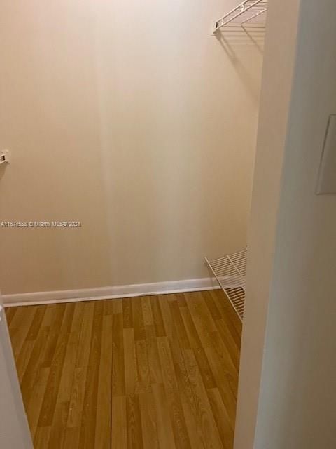 For Sale: $235,900 (2 beds, 1 baths, 916 Square Feet)