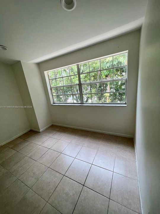 En Venta: $300,000 (2 camas, 2 baños, 1100 Pies cuadrados)