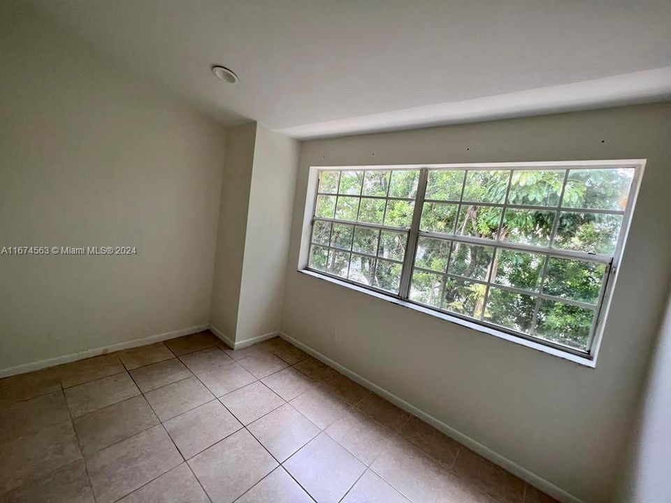 En Venta: $300,000 (2 camas, 2 baños, 1100 Pies cuadrados)