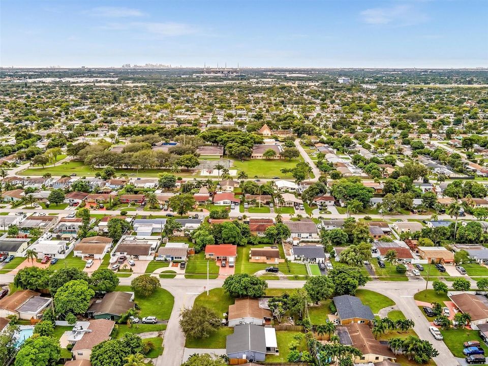 Active With Contract: $474,900 (3 beds, 2 baths, 1140 Square Feet)