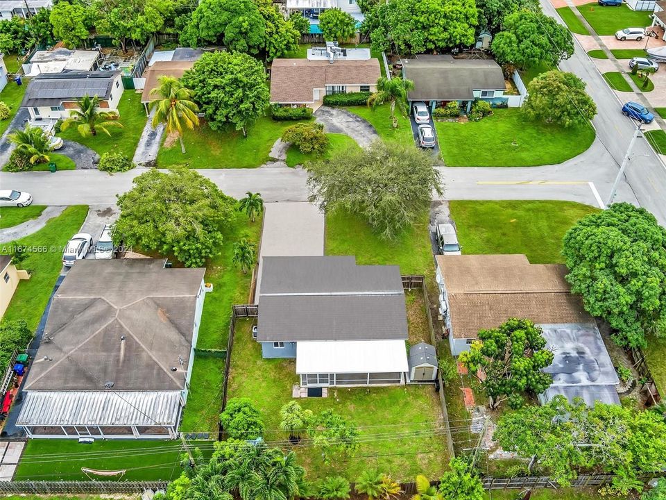 Active With Contract: $474,900 (3 beds, 2 baths, 1140 Square Feet)