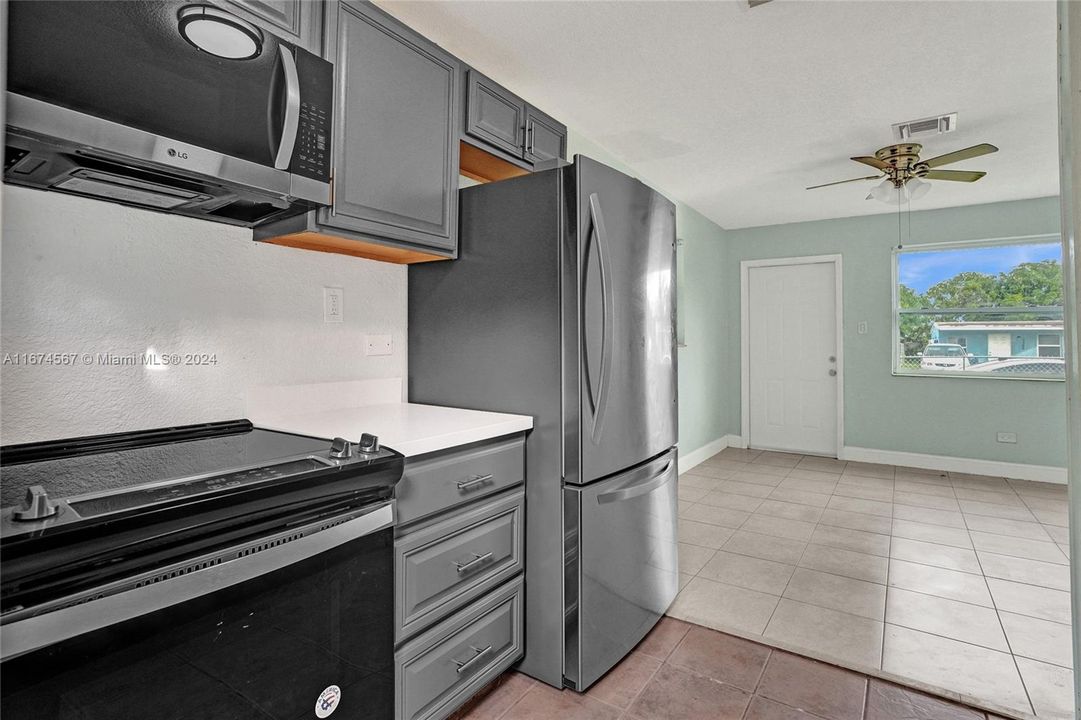 For Sale: $349,999 (3 beds, 1 baths, 798 Square Feet)