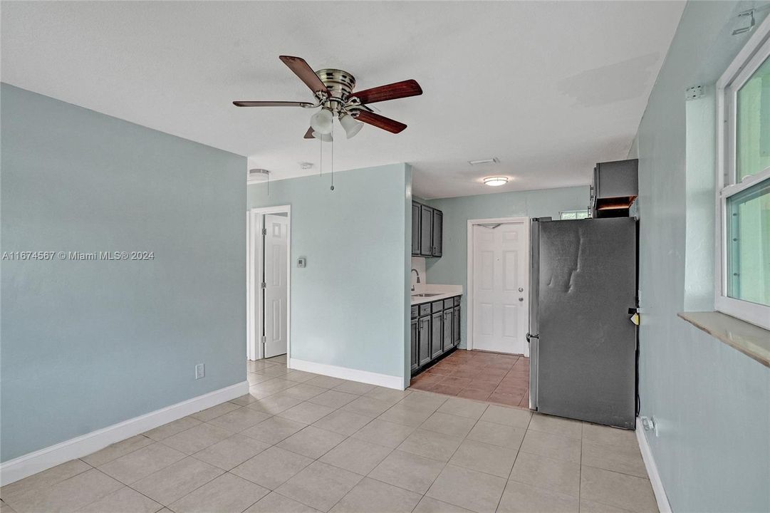 For Sale: $349,999 (3 beds, 1 baths, 798 Square Feet)