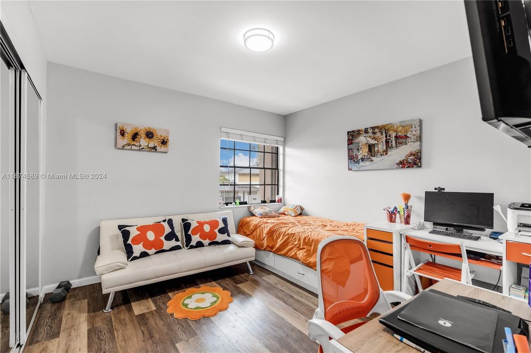 For Sale: $360,000 (2 beds, 2 baths, 1284 Square Feet)