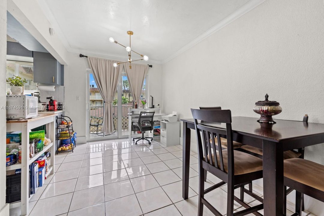 For Sale: $289,999 (2 beds, 2 baths, 942 Square Feet)