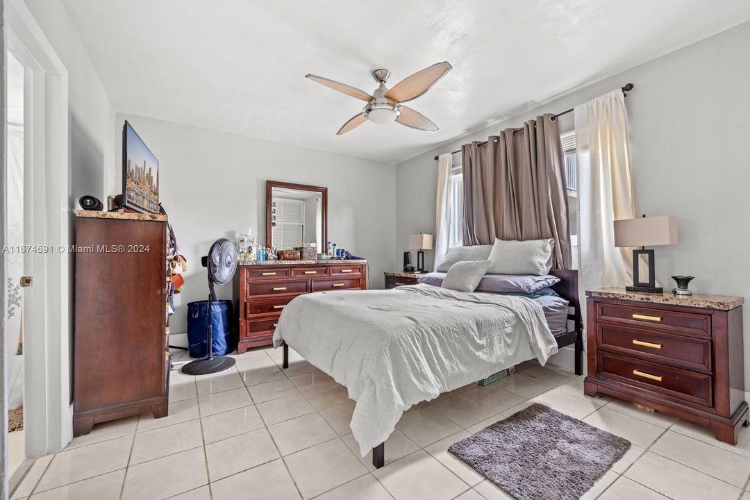 For Sale: $289,999 (2 beds, 2 baths, 942 Square Feet)