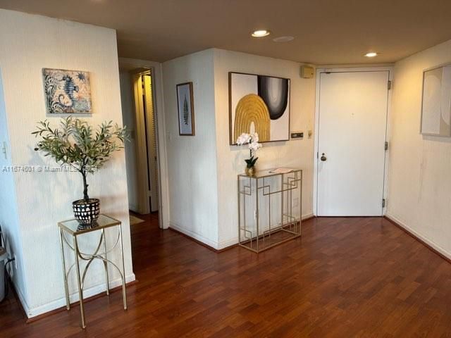 Active With Contract: $3,900 (2 beds, 2 baths, 1692 Square Feet)