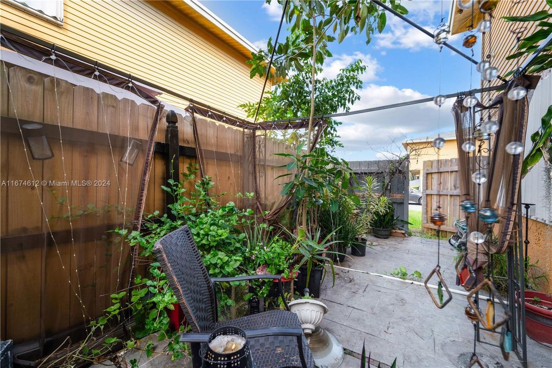 For Sale: $260,000 (3 beds, 1 baths, 1167 Square Feet)