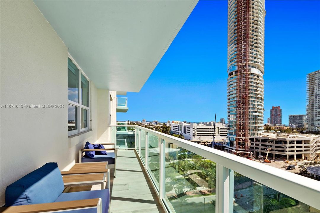 For Sale: $1,800,000 (2 beds, 2 baths, 1147 Square Feet)