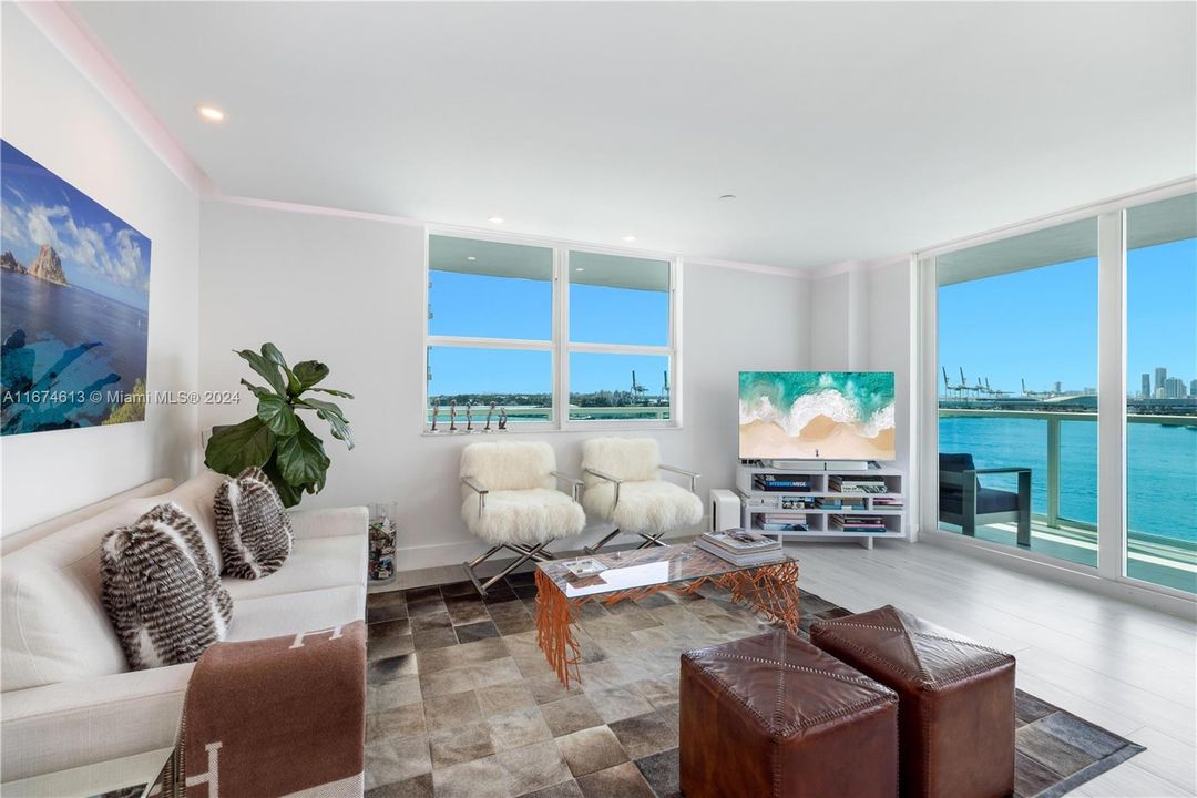 For Sale: $1,800,000 (2 beds, 2 baths, 1147 Square Feet)