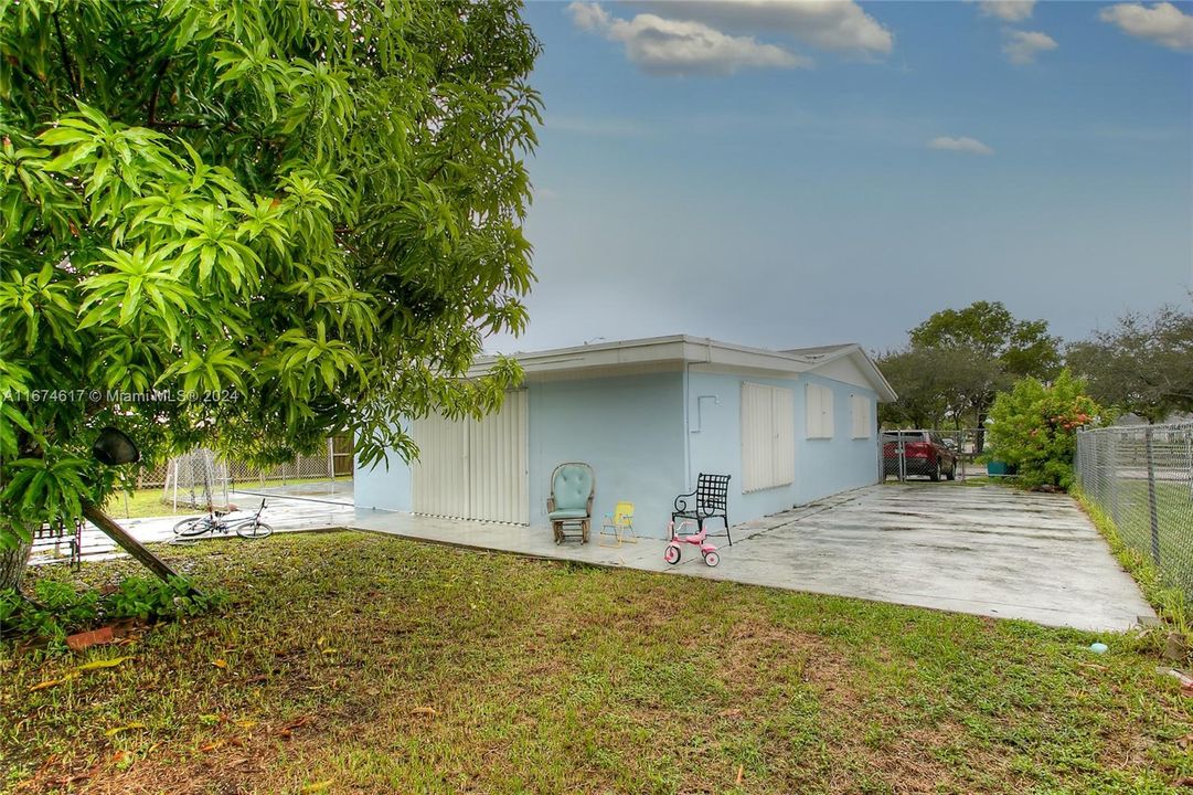 For Sale: $535,000 (3 beds, 1 baths, 1455 Square Feet)