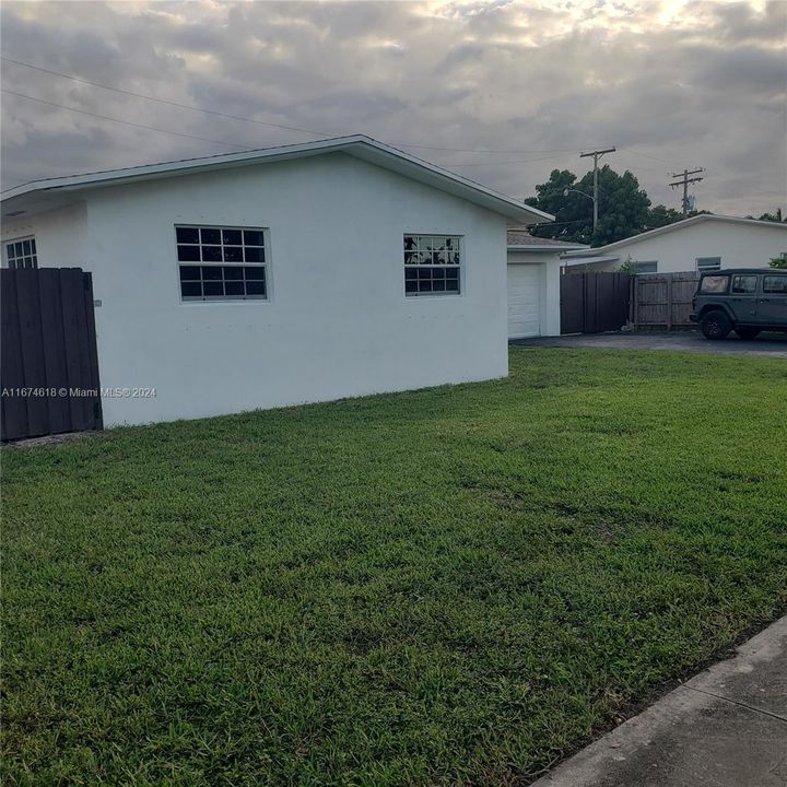 For Sale: $695,000 (3 beds, 1 baths, 1858 Square Feet)