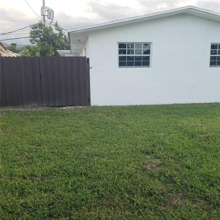 For Sale: $695,000 (3 beds, 1 baths, 1858 Square Feet)