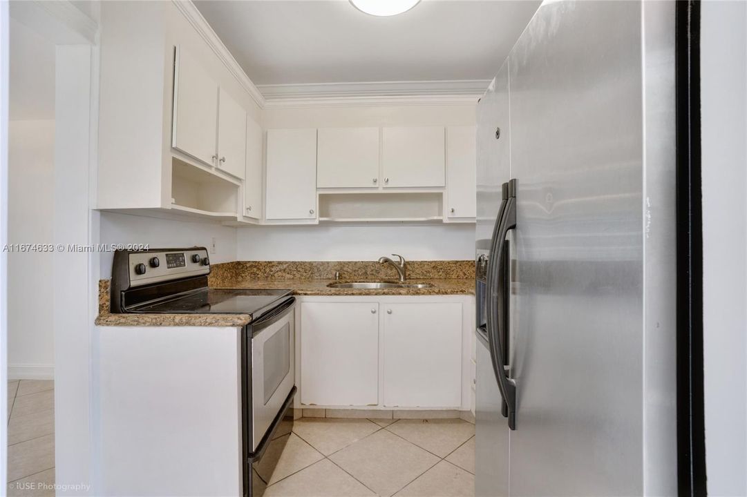 For Sale: $389,000 (2 beds, 1 baths, 1080 Square Feet)