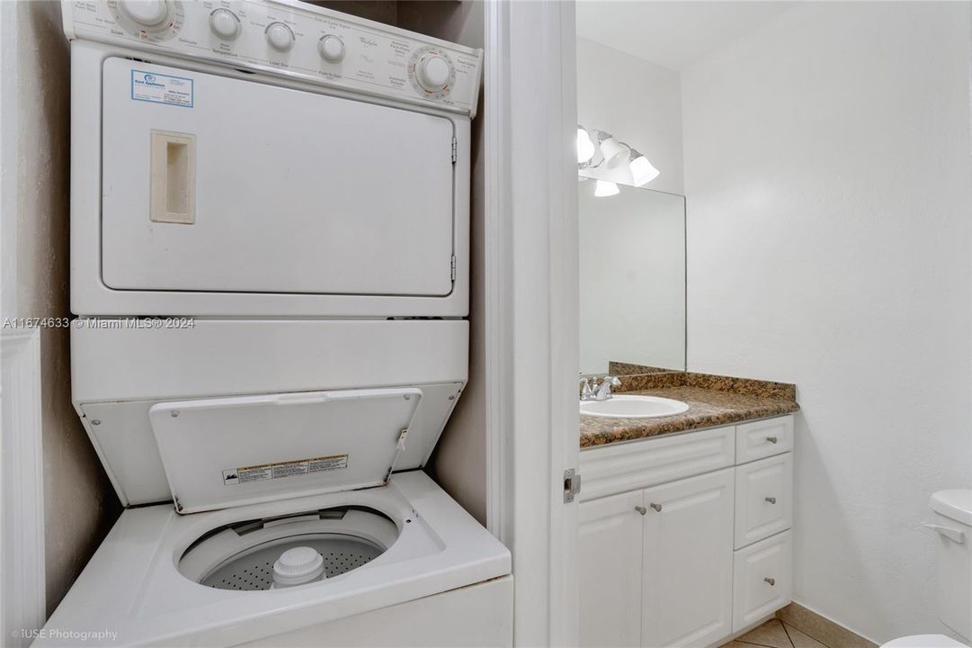 For Sale: $389,000 (2 beds, 1 baths, 1080 Square Feet)