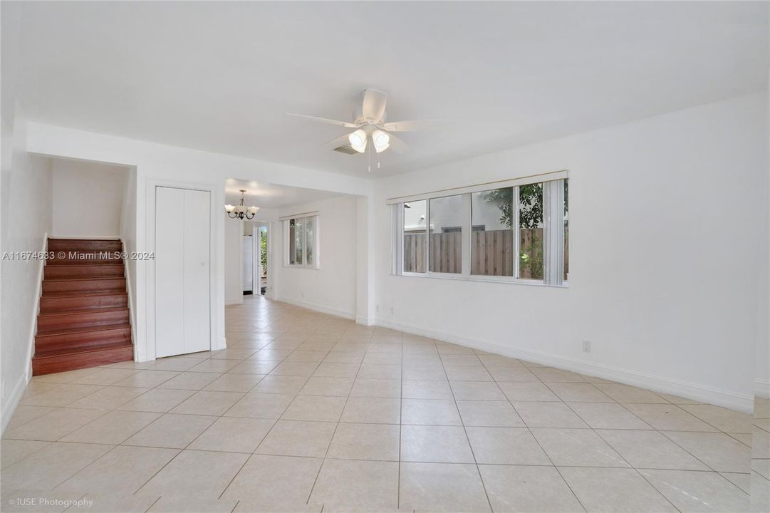 For Sale: $389,000 (2 beds, 1 baths, 1080 Square Feet)