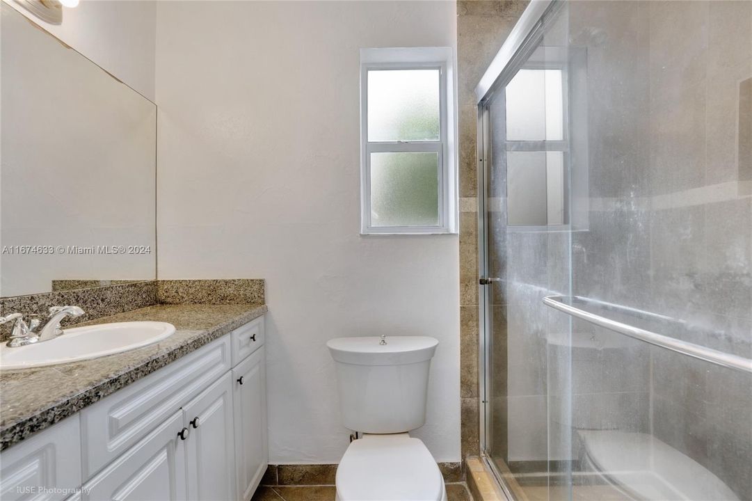 For Sale: $389,000 (2 beds, 1 baths, 1080 Square Feet)