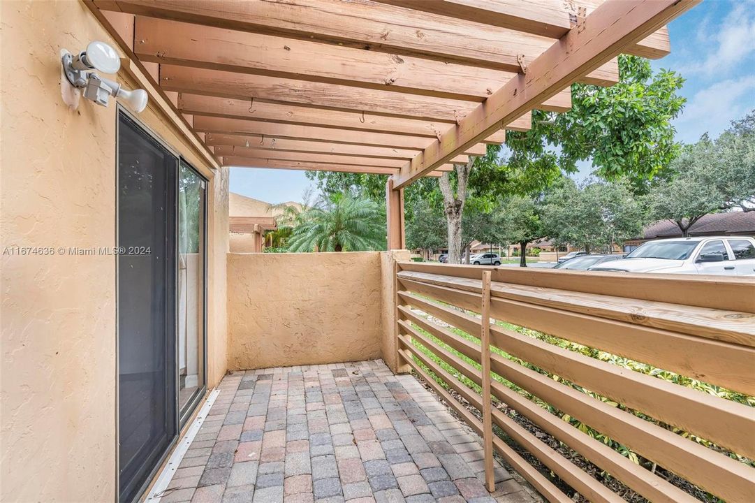 Active With Contract: $3,150 (3 beds, 2 baths, 1432 Square Feet)