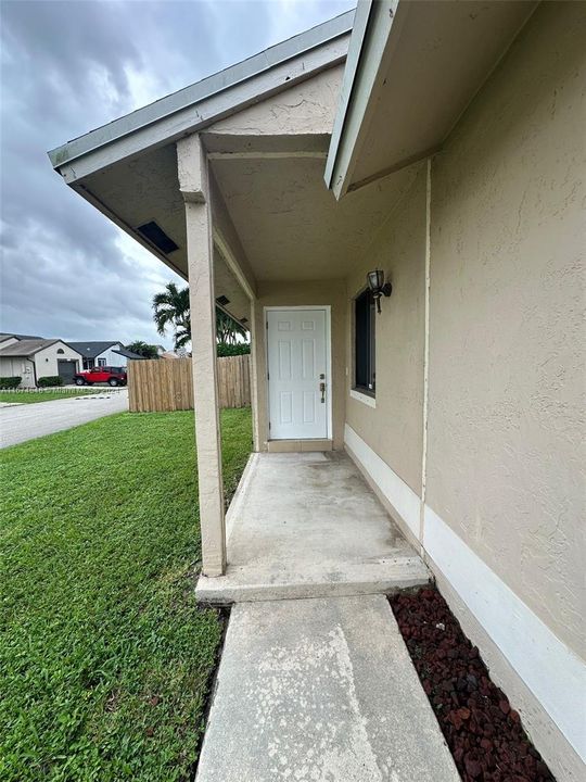 For Rent: $3,150 (2 beds, 2 baths, 1034 Square Feet)